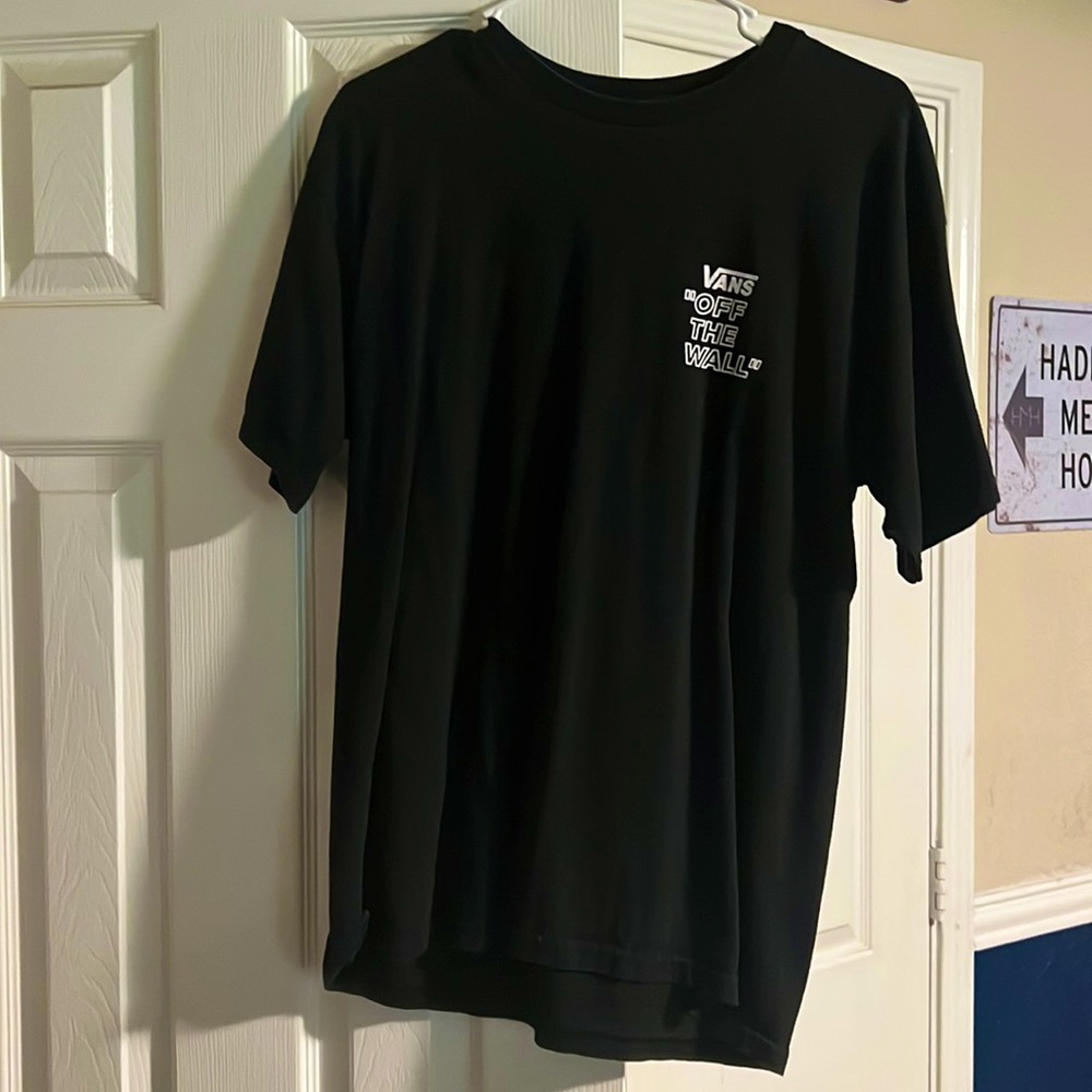 I’m selling a vans off the wall tee shirt